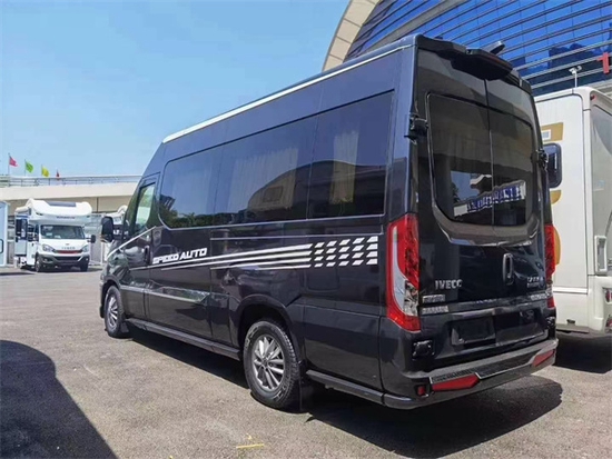 意大利纯进口依维柯9座商务车五月大促