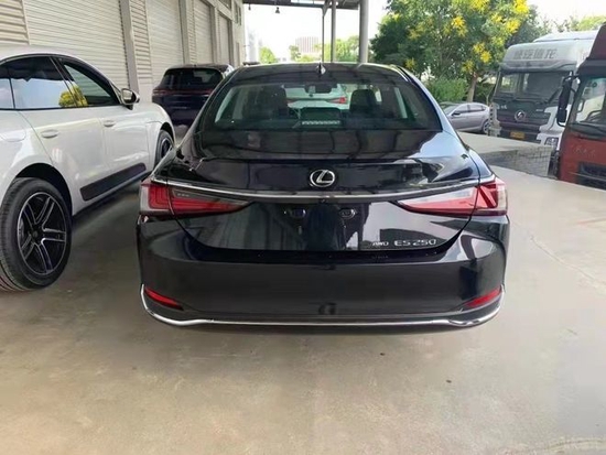 22款雷克萨斯es300四驱现车30余万起售