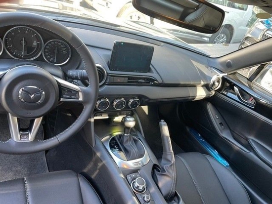 2022款马自达mx5现车促销37万起售分期
