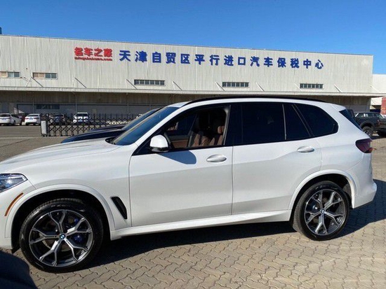 2022款平行进口宝马x5天津港现车仅67万