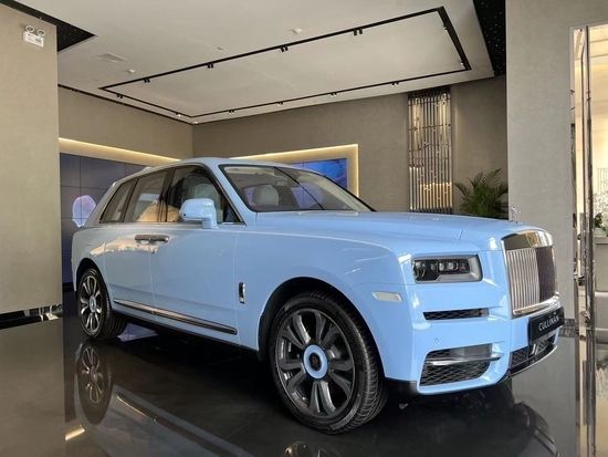 cullinan)是第二款搭载劳斯莱斯铝制奢华构架的车型,也是劳斯莱斯品牌