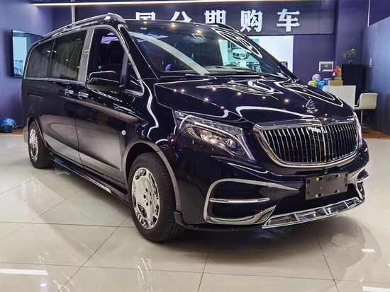 新款奔驰威霆九速商务车定制七座内饰