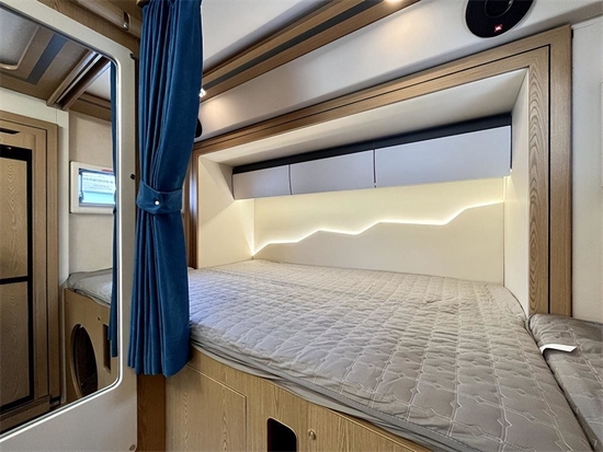 上海谊赫汽车销售有限公司经销商地址：上海市宝山区丰翔路1675号经销商电话：4001613663 13918186786