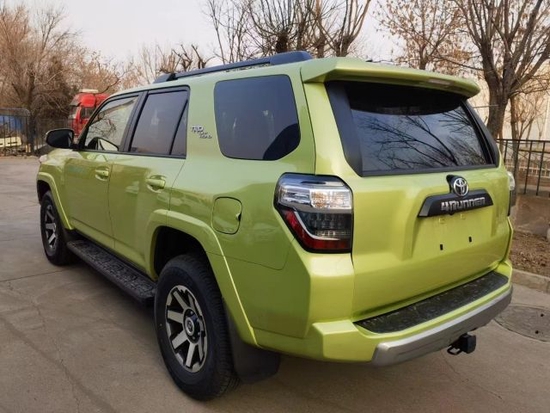 2023款丰田超霸40l荧绿色特殊定制越野