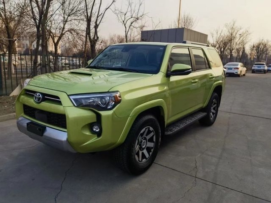 2023款丰田超霸40l荧绿色特殊定制越野