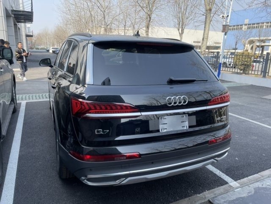 2022款奥迪q7现车38女神节亲民价52万