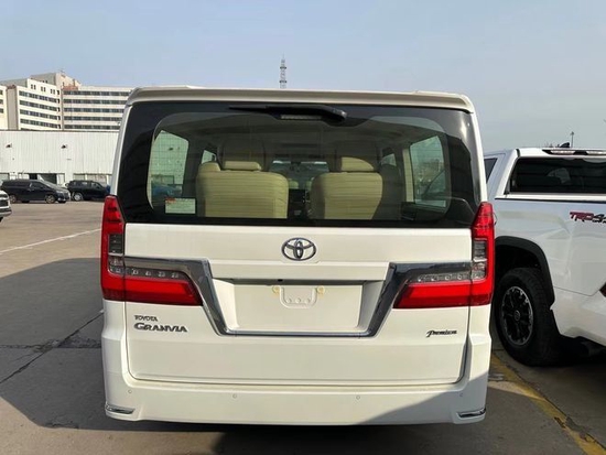 2023款丰田格兰维亚萨尔法商务六座68万