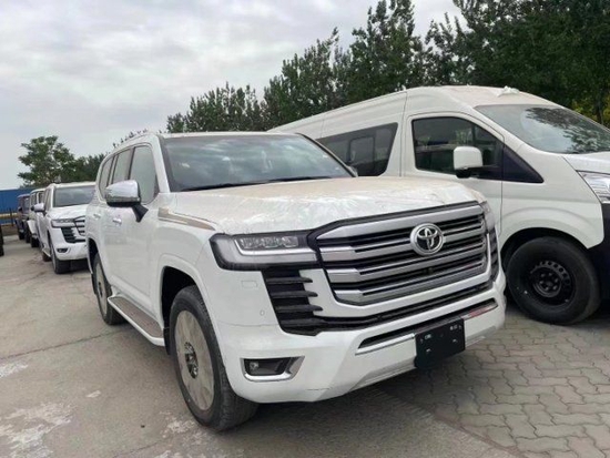 2022款柴油版丰田酷路泽lc300即将现车