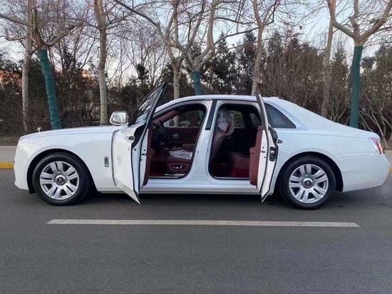 2023款劳斯莱斯古思特多台现车458万起售