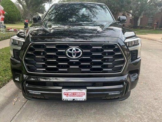 2023款丰田红杉混动35t现车只要96万起