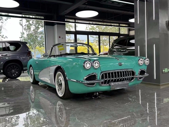 21款比亚迪松散海豚复古老爷车到店实拍-新浪汽车