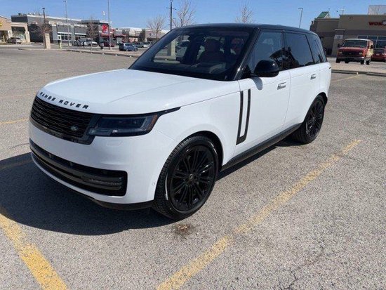 2023款路虎揽胜行政版富士白160万起