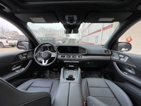 23款奔驰gle450内饰部分新车依旧采用了全液晶仪表盘与中控多媒体显示