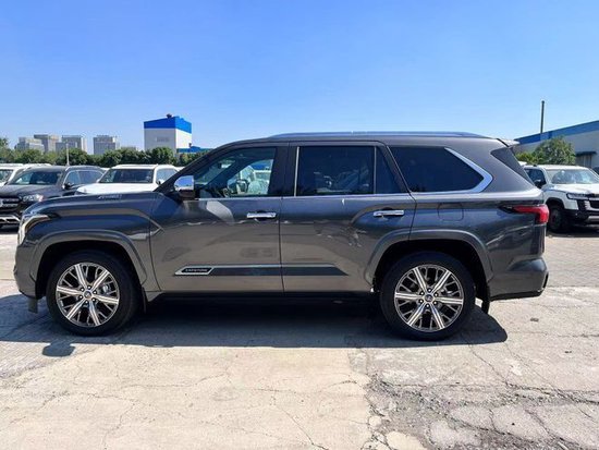 2024款丰田红杉35t混动sr5现车优惠价90万起售可分期