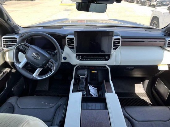 2024款丰田红杉35t混动sr5现车优惠价90万起售可分期