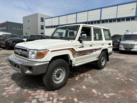 23款丰田lc76四门复古越野车五十来万