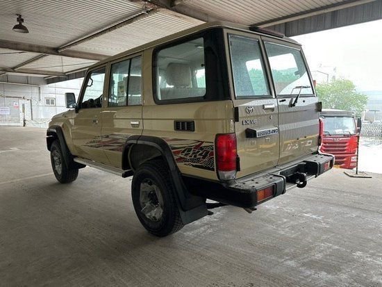 23款丰田lc76最新报价50多万起配置齐全