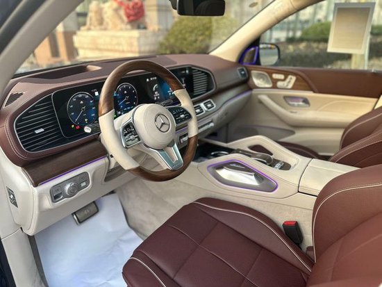 23款迈巴赫gls600内饰方面,迈巴赫gls600配备了纳帕皮革内饰,配上