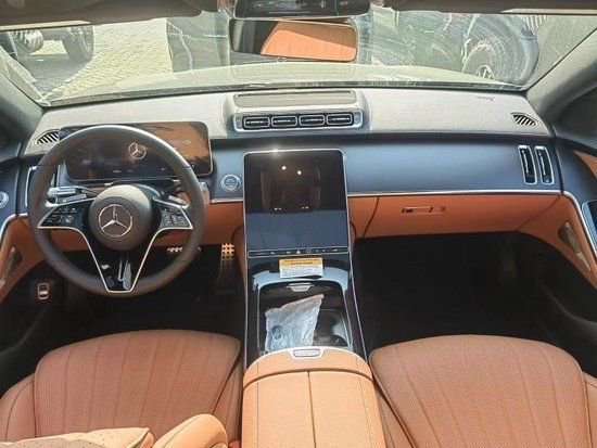 奔驰s500内饰设计上,奔驰s500都不能用豪华来形容,简直就是奢华总统小