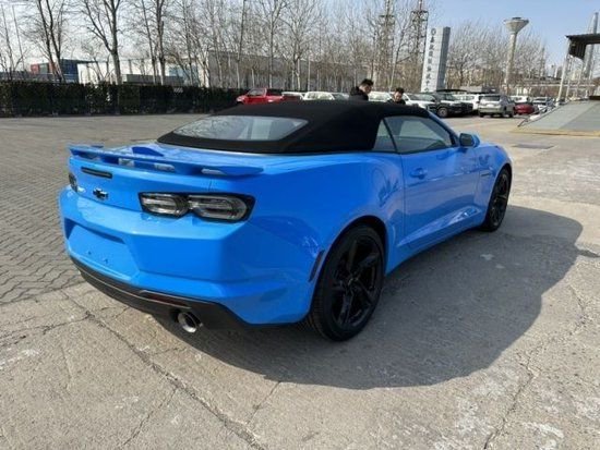 23款雪佛兰科迈罗敞篷跑车大黄蜂45万起