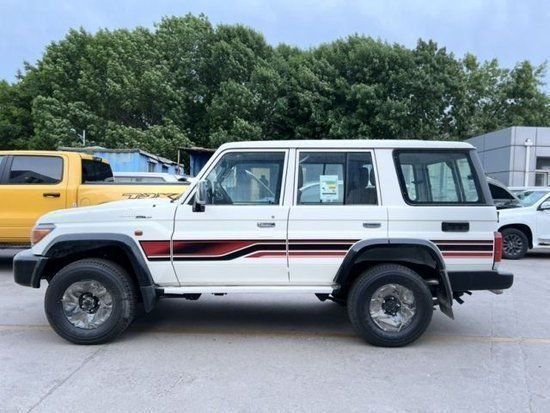 23款丰田lc76中东版复古越野现车60余万