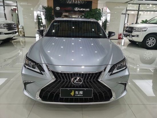 23款雷克萨斯es250四驱现车35万提出售
