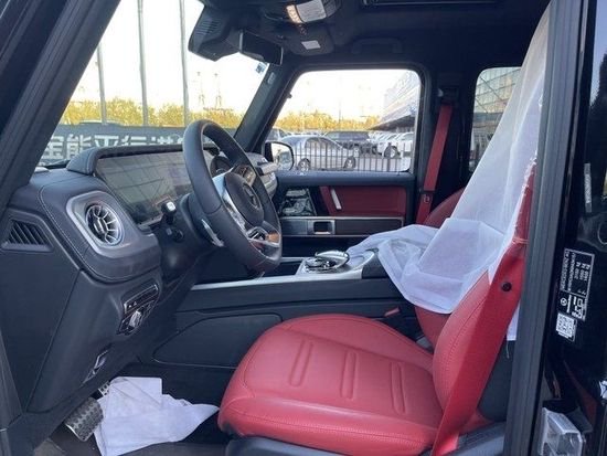 23款奔驰g500的内饰是奢华与硬派的结合卓越的品格和典雅的工艺在车内