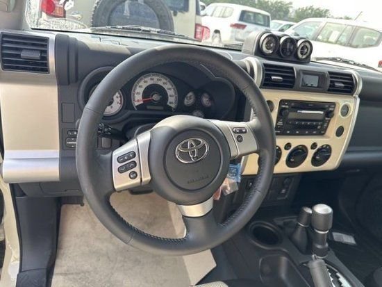 2023款丰田酷路泽fj港口现车49万起售