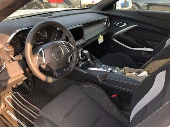 英俊潇洒23款雪佛兰大黄蜂科迈罗40万售