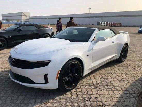 英俊潇洒23款雪佛兰大黄蜂科迈罗40万售
