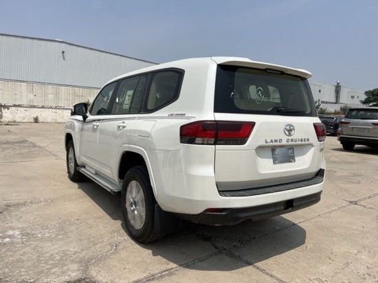 2023款丰田酷路泽4000现车75万起售畅销