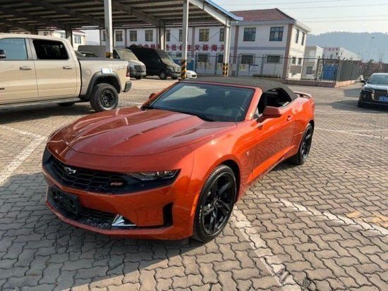 以camaro lt rs车款为基础打造,雪佛兰科迈罗蓝色特别款的外观结合了