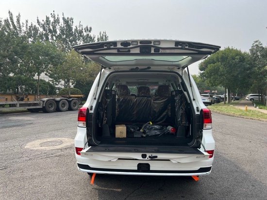 优惠促销>正文21款丰田酷路泽5700车内乘坐,载物空间均极为优秀.