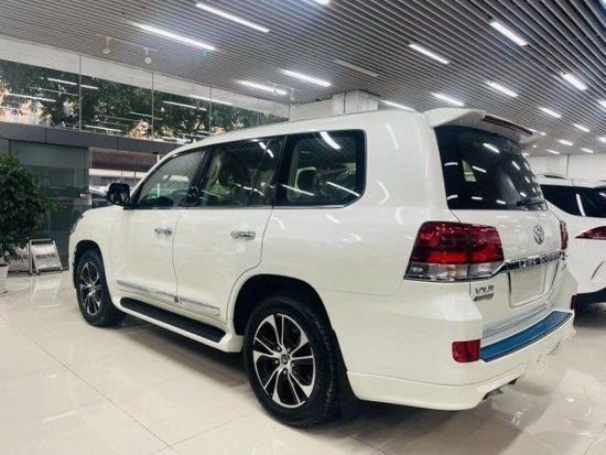 天津港丰田酷路泽5700标配131万可分期