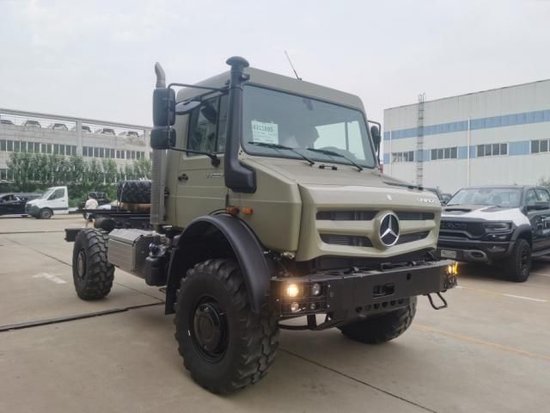 全新乌尼莫克4023店里改装好现车特价