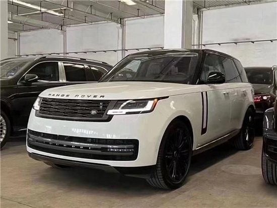 23款路虎揽胜行政白色顶配150余万开回家