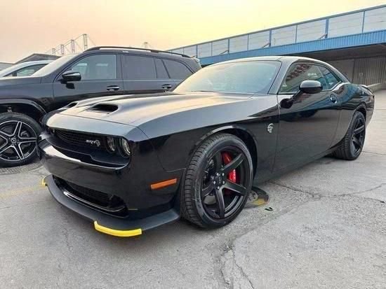 23款道奇挑战者红眼宽体地狱猫越狱版