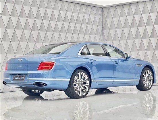 2022款宾利飞驰稀有颜色湖水蓝现车实拍