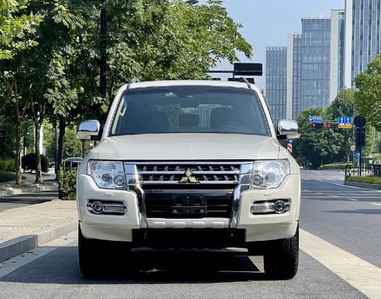 三菱帕杰罗v93国六裸车售价29万起步