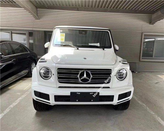 2023款奔驰g500白色40tv8动力加持