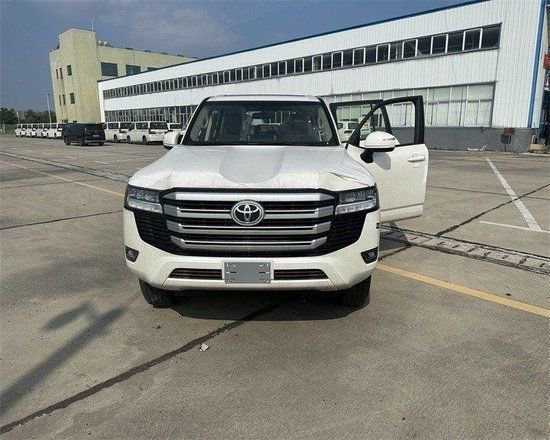 2022款丰田酷路泽4.0l港口现车78万起售