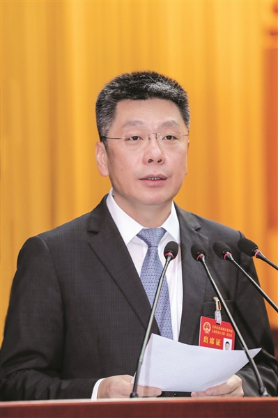 单泽峰作政府工作报告