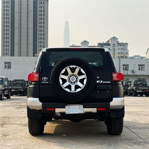 2021款丰田fj酷路泽促销跌破75万包牌