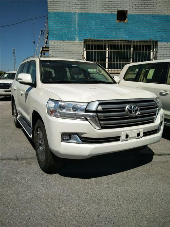 17款丰田酷路泽4000 王者陆巡霸气十足