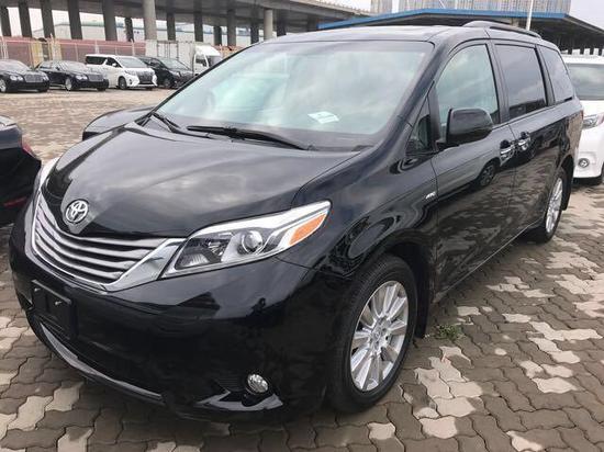 进口丰田塞纳和日产贵士而言塞纳空间大-新浪汽车