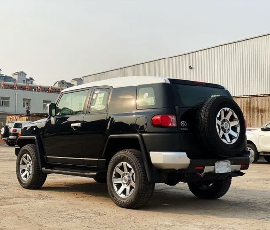 2022款丰田fj酷路泽4058万起让利多