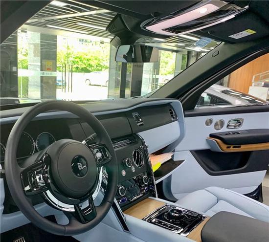 劳斯莱斯库里南配置天津港现车优惠50万