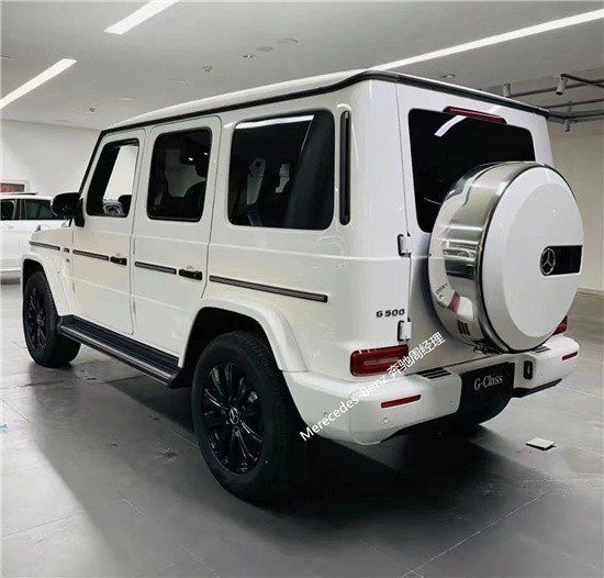 2022款奔驰g500白色前中后三把差速锁