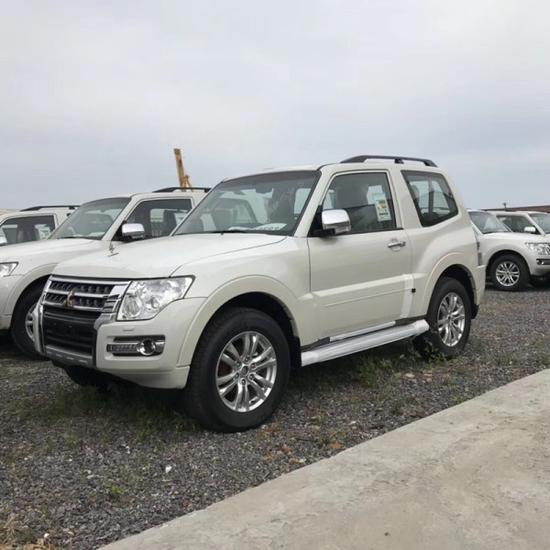 三菱帕杰罗v87三门越野车 崎岖山路首选