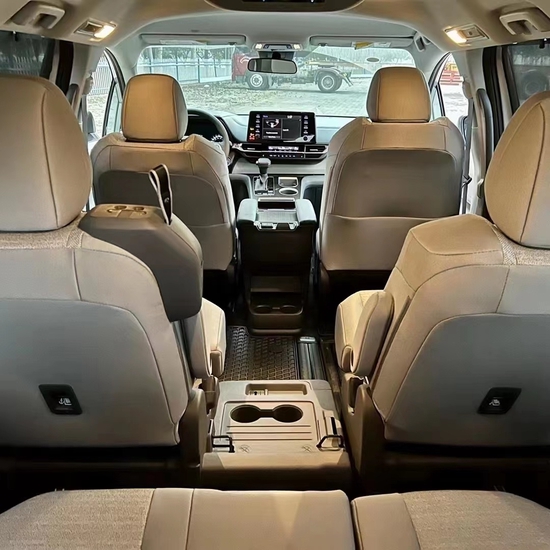 21款丰田塞纳商务车相比于外观和内饰的变化,新款的丰田塞纳采用新的